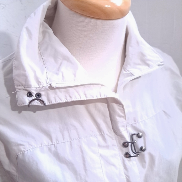 Columbia | Women's White windbreaker Jacket - Picture 3 of 9